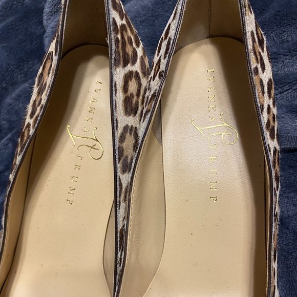 Ivanka Trump Leopard Print Peep Toe Wedge Leather Shoe Size 9 1/2 Leelas - Picture 8 of 10